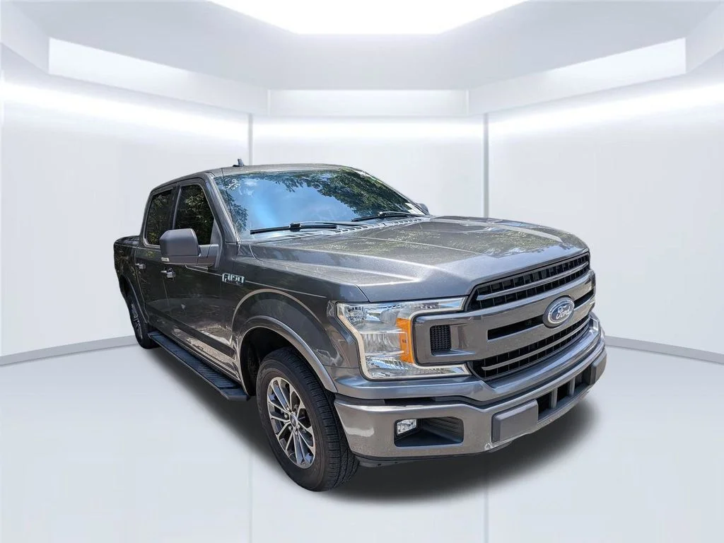 Used 2018 Gray Ford XLT image 2