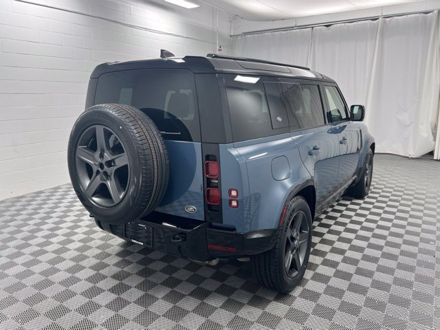 Used 2023 Blue Land Rover X-Dynamic SE image 5
