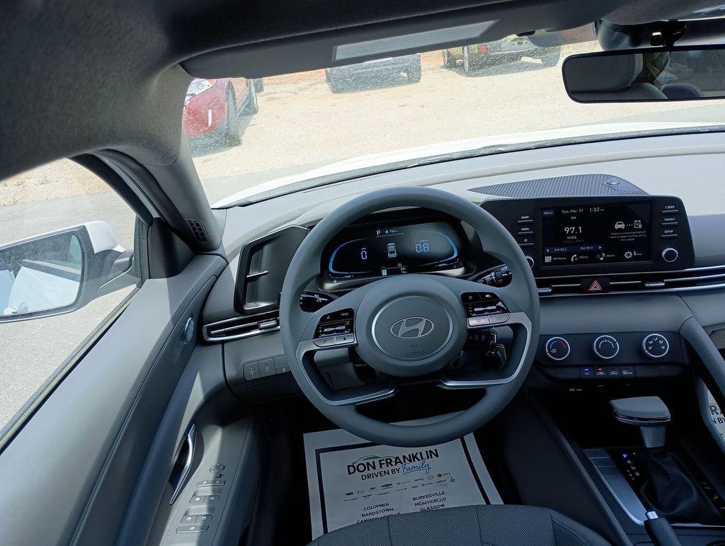 New 2026 White Hyundai SE image 20
