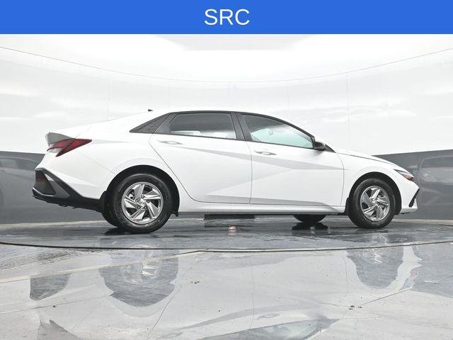 New 2026 White Hyundai SE image 25