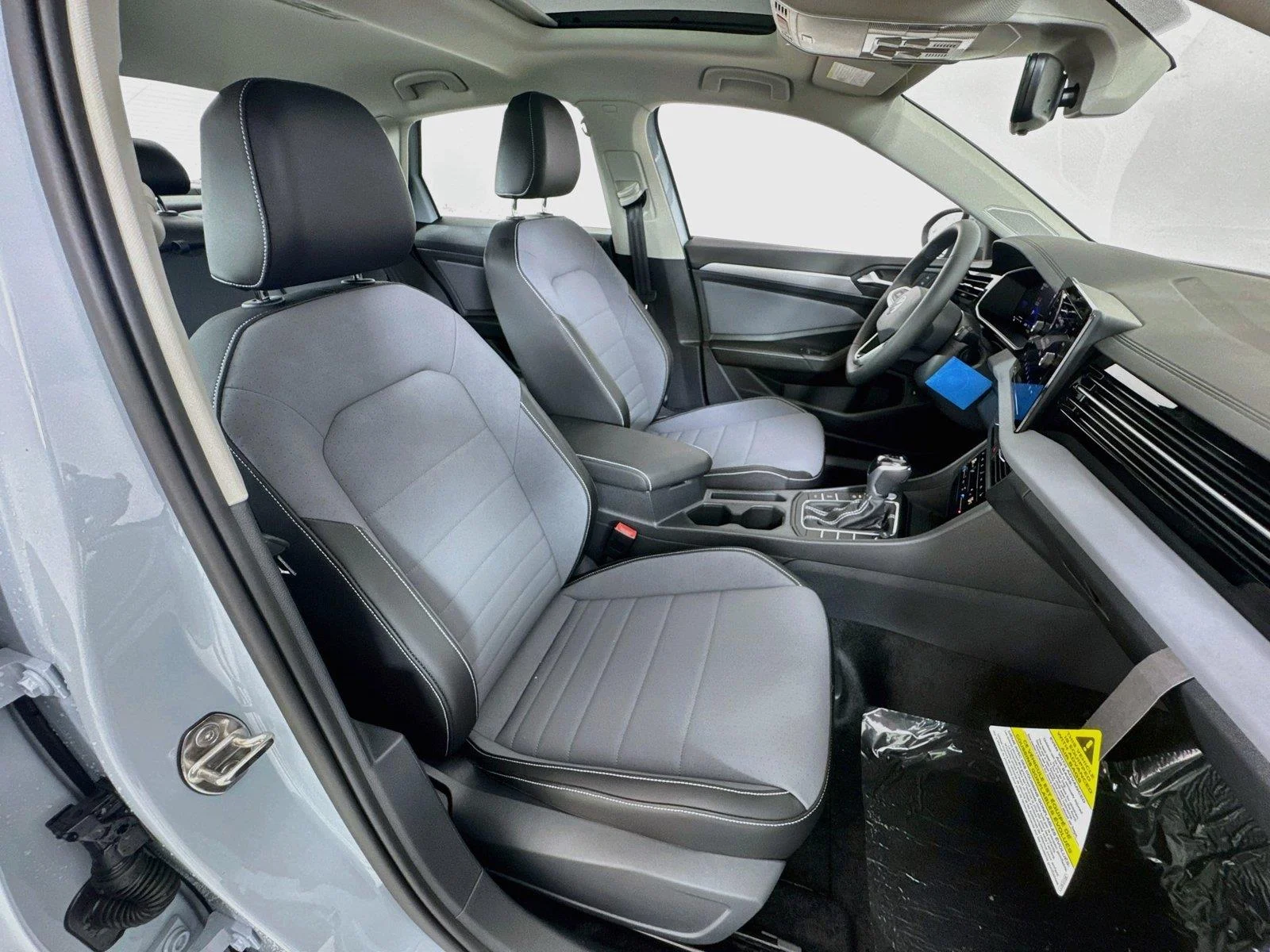 New 2027 GRAY Volkswagen SE image 28