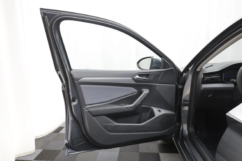 New 2027 Platinum Grey Volkswagen 1.5T SE image 5