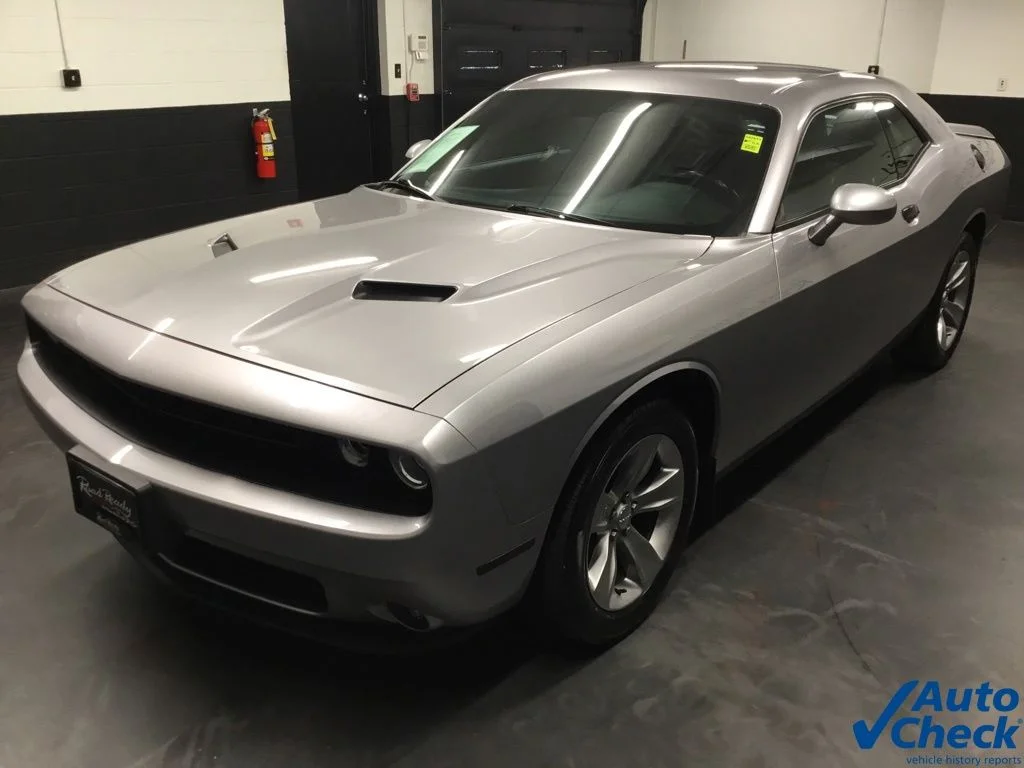 Used 2018 Silver Dodge SXT image 6