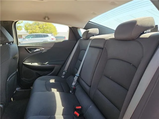 Used 2025 White Chevrolet 1LT image 9