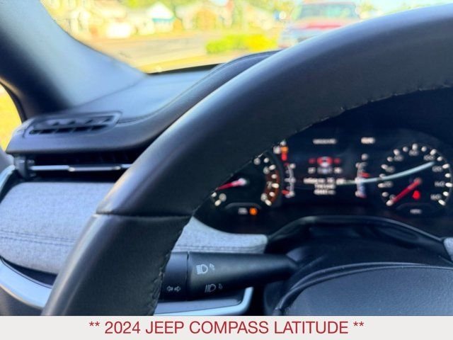 Used 2024 White Jeep Latitude image 14