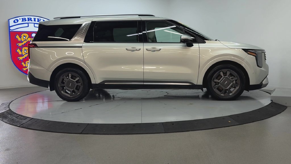 Used 2025 Ivory Kia SX image 3