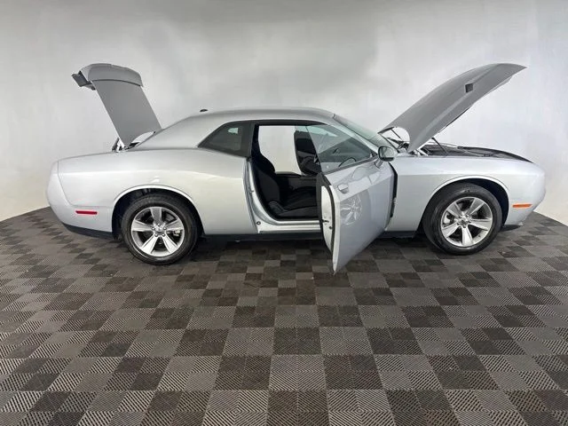 Used 2022 Silver Dodge SXT image 16
