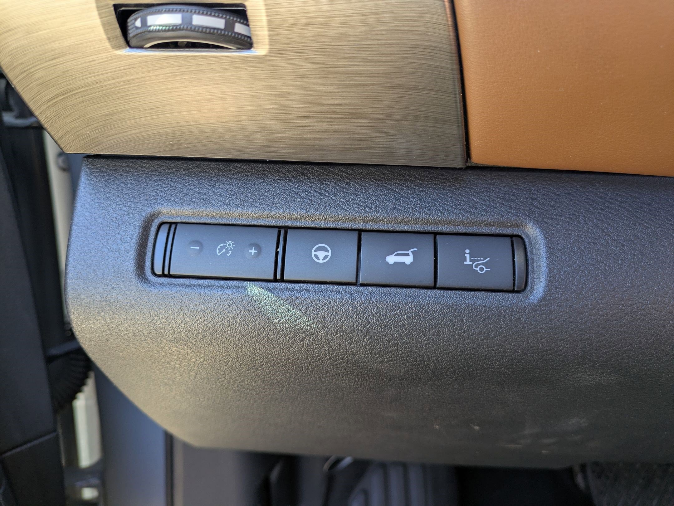 Used 2022 Gray Nissan Platinum 2WD image 25