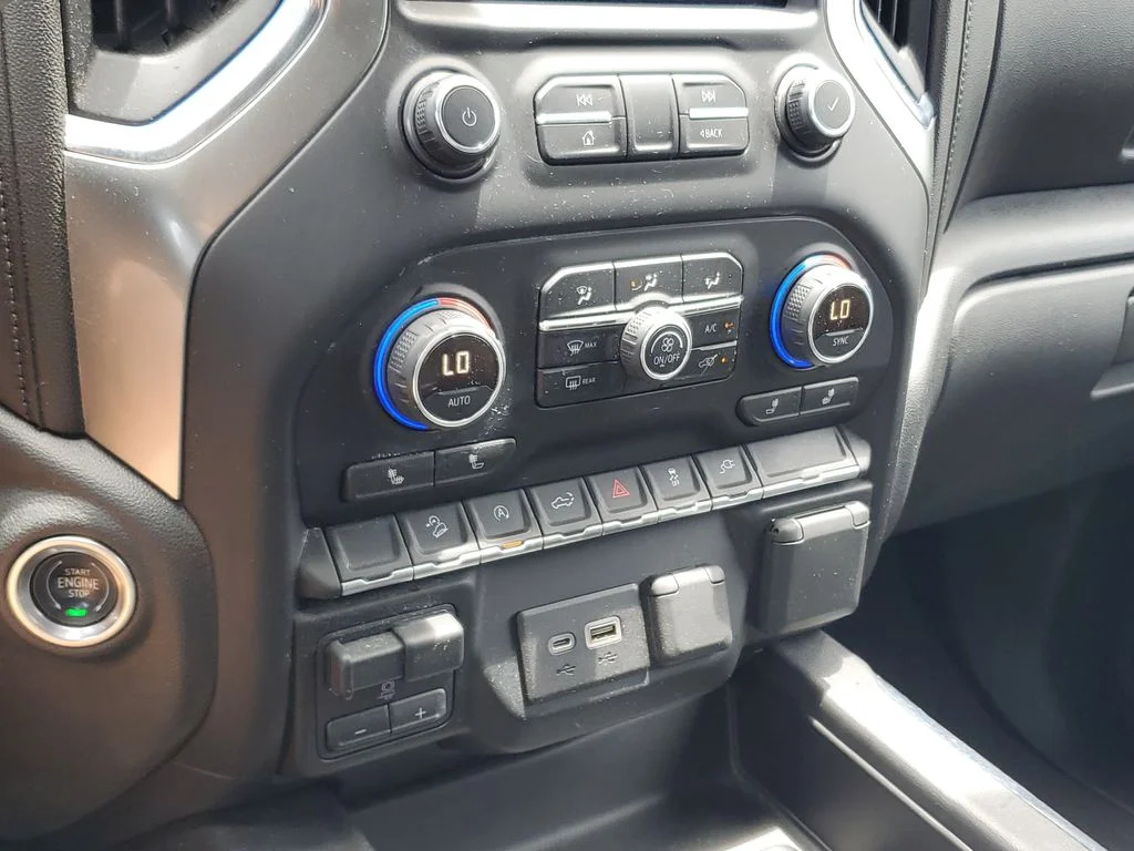 Used 2019 Red Chevrolet RST image 31