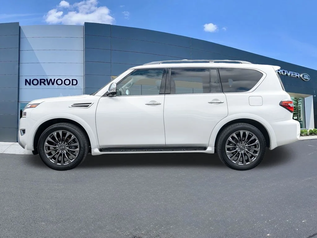 Used 2024 White Nissan Platinum image 7