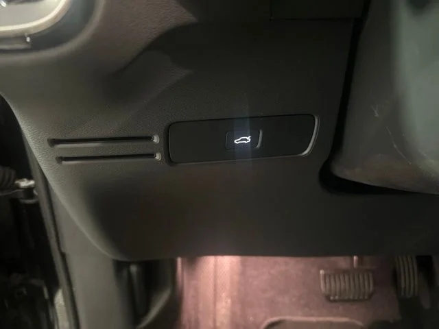 Used 2025 Onyx Black Metallic Volvo B5 Plus Bright Theme image 16