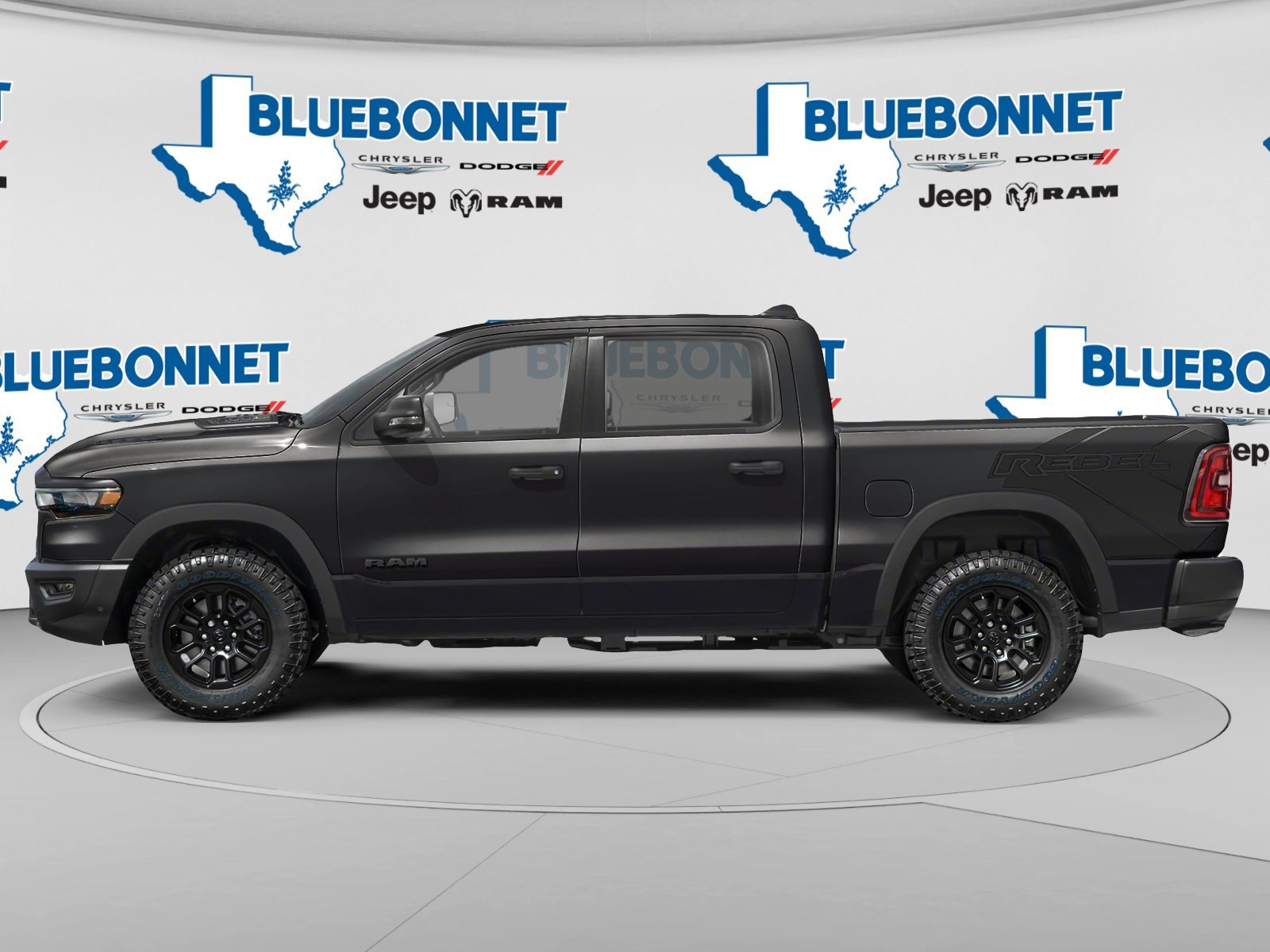 New 2026 Diamond Black Crystal Pearl-Coat Exterior Paint RAM Rebel image 3