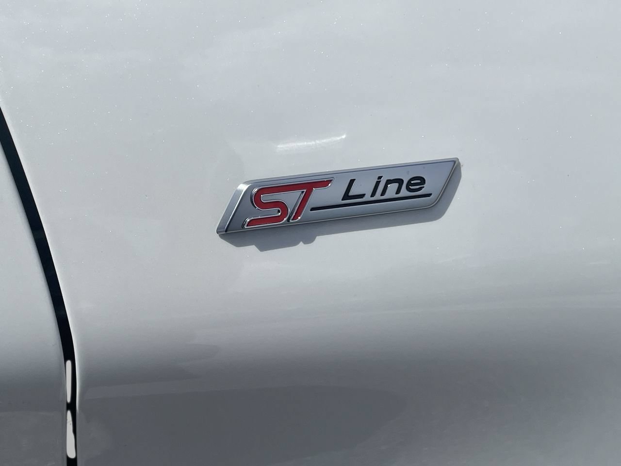 New 2026 Star White Metallic Tri-Coat Ford ST-Line image 9
