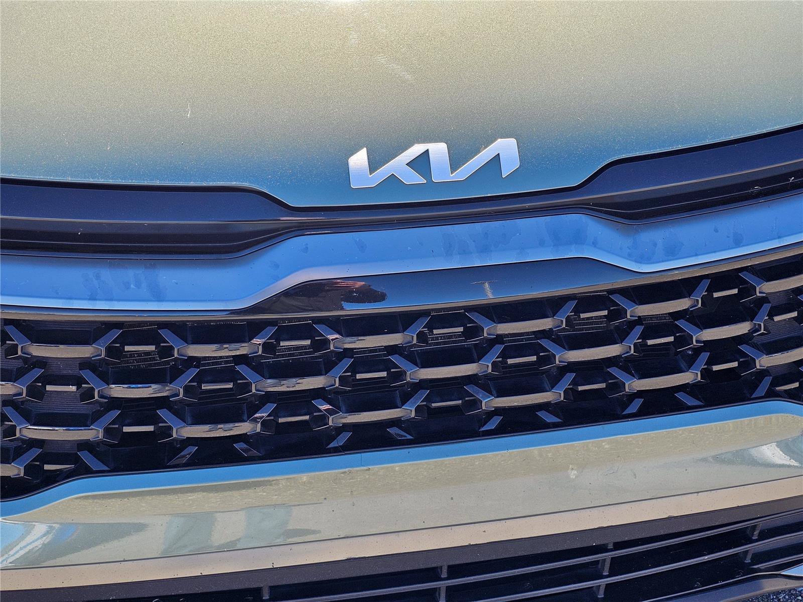 Used 2023 Jungle Green Kia X-Line image 3