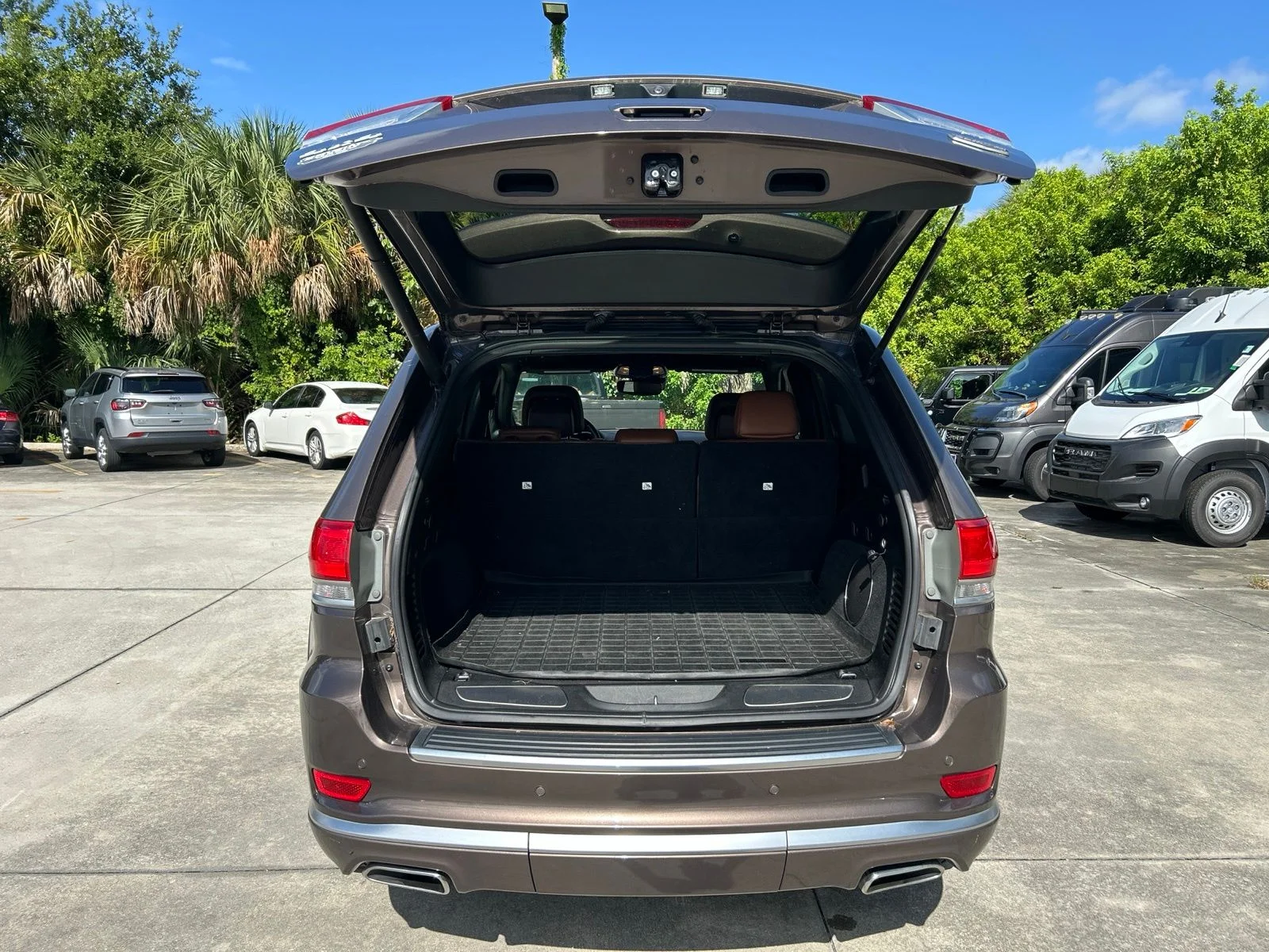 Used 2018 Brown Metallic Jeep Summit image 37