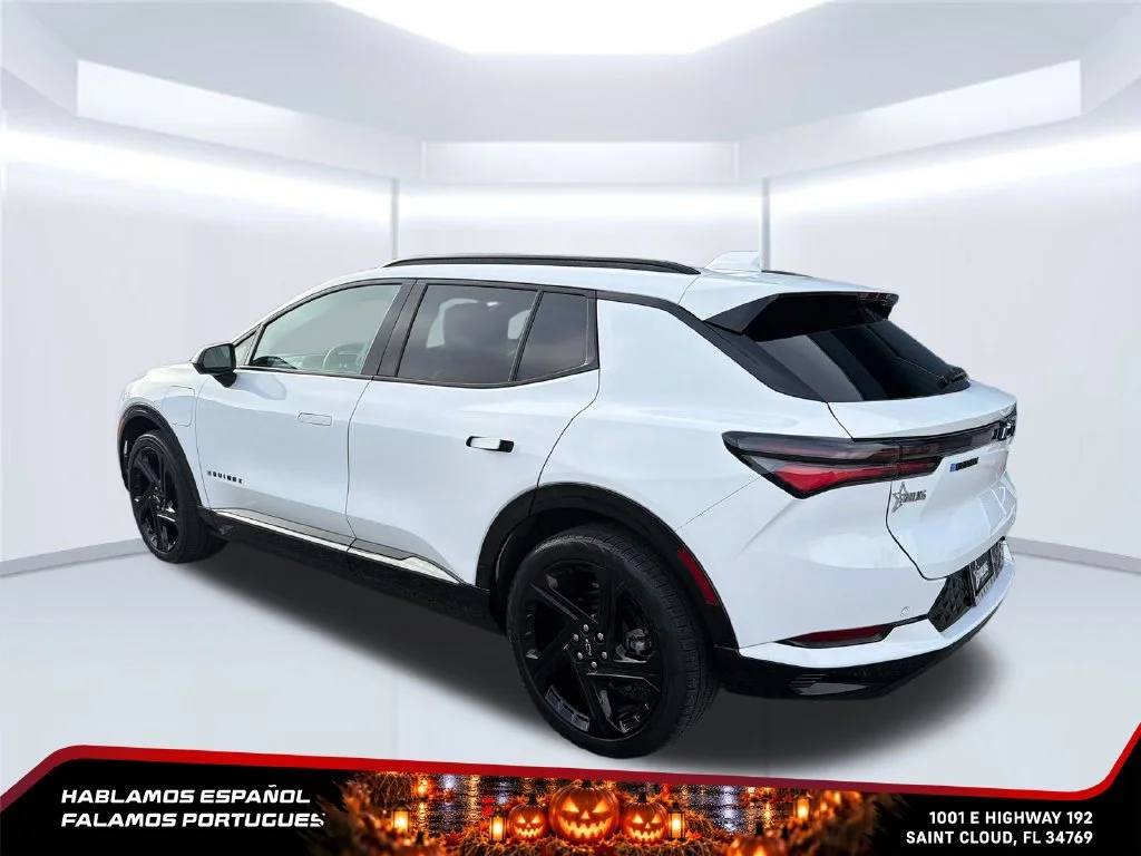 Used 2024 Summit White Chevrolet 2RS image 3