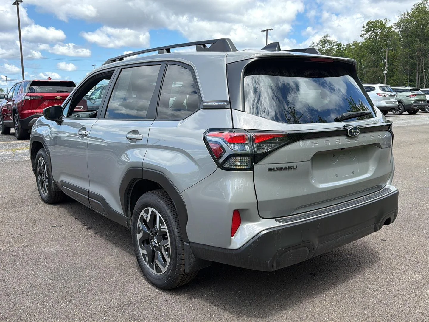 Used 2025 River Rock Pearl Subaru Premium image 10