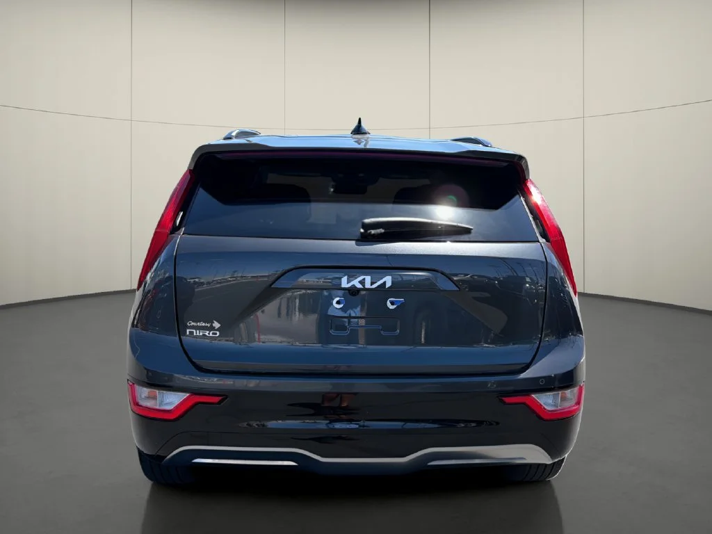 Used 2023 Gray Kia Wind image 6