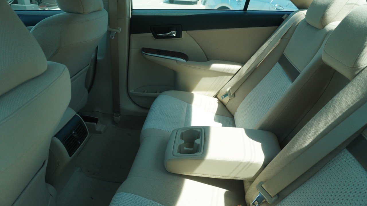 Used 2012 White Toyota XLE image 10