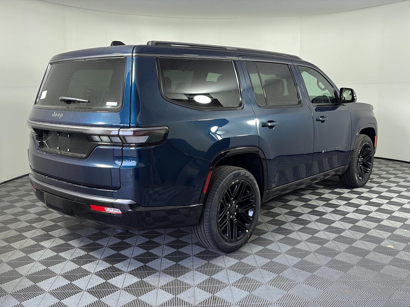 New 2026 Fathom Blue Pearl-Coat Exterior Paint (Late Availability) Jeep Limited Reserve image 4