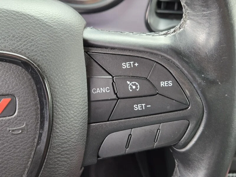 Used 2016 Bright White Clearcoat Dodge SXT image 18
