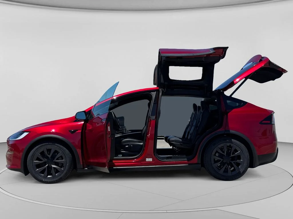 Used 2023  Tesla Base image 23