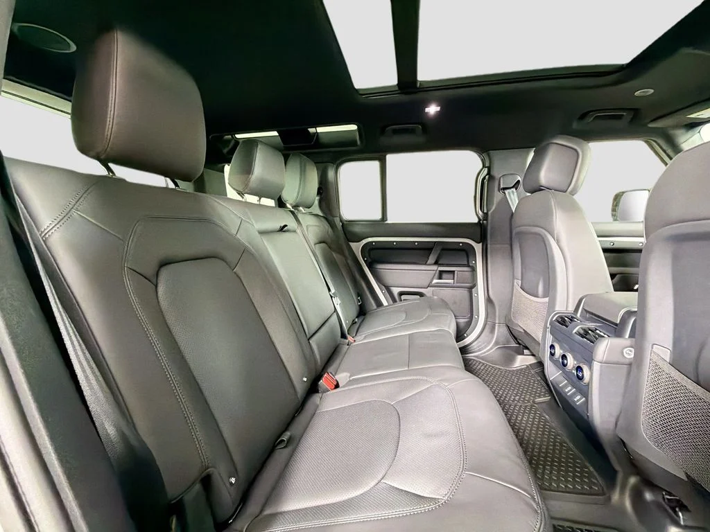 New 2026 Borasco Grey Metallic Land Rover X-Dynamic SE image 29