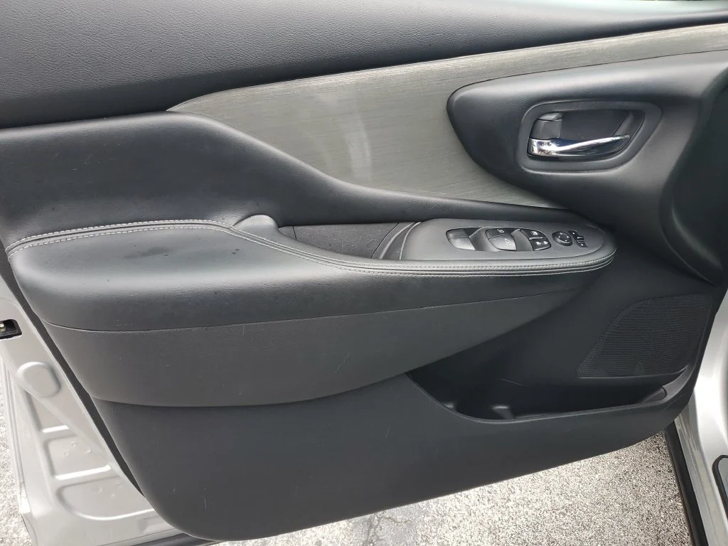 Used 2017 Silver Nissan SV image 19