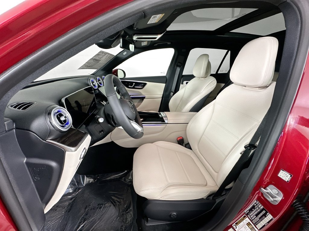 New 2026 MANUFAKTUR Patagonia Red Metallic Mercedes-Benz GLC 300 image 22