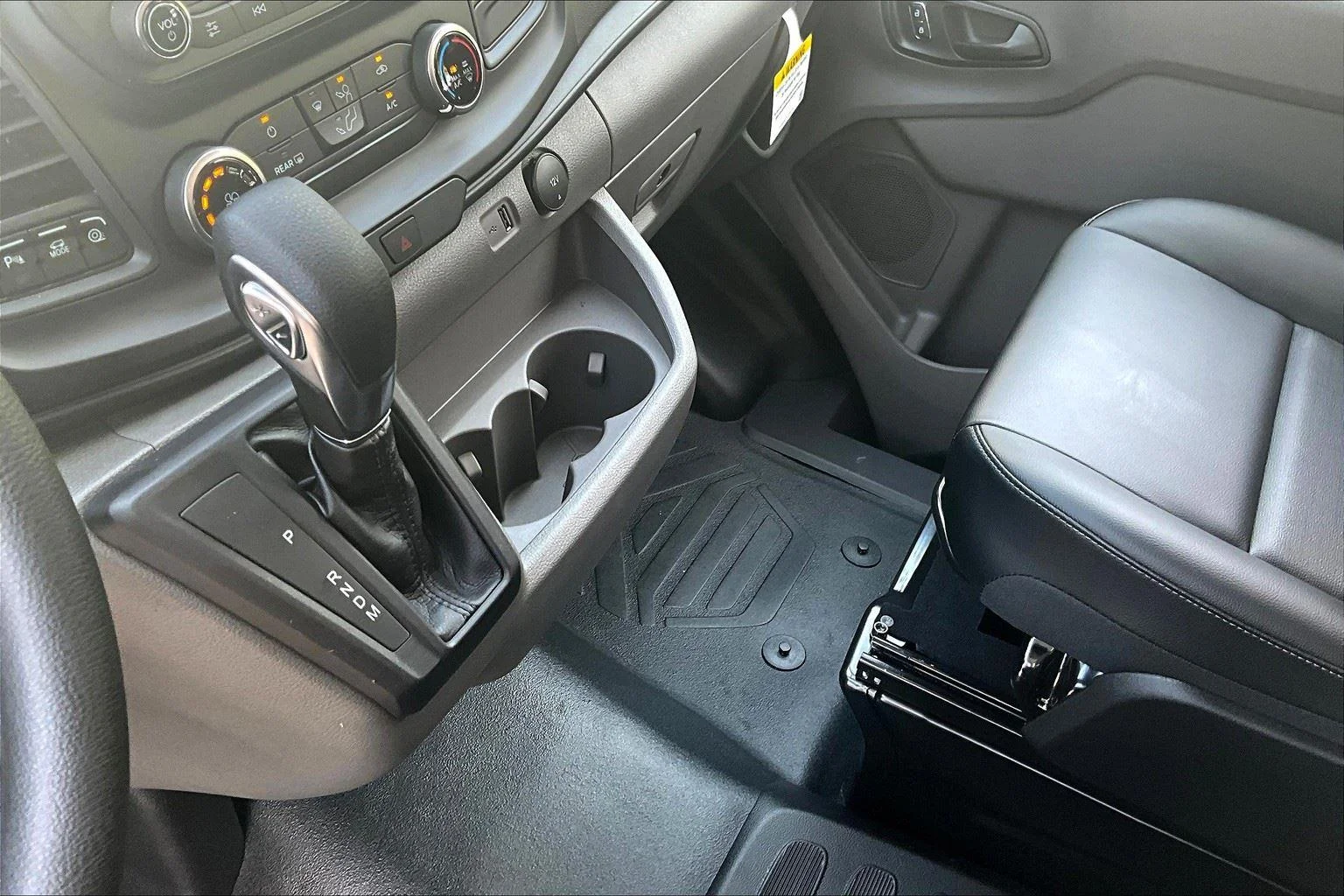2025 Ford Transit Passenger Van XL - Photo 8