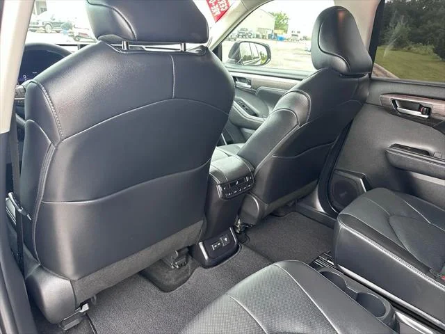 2024 Toyota Highlander Platinum - Photo 33