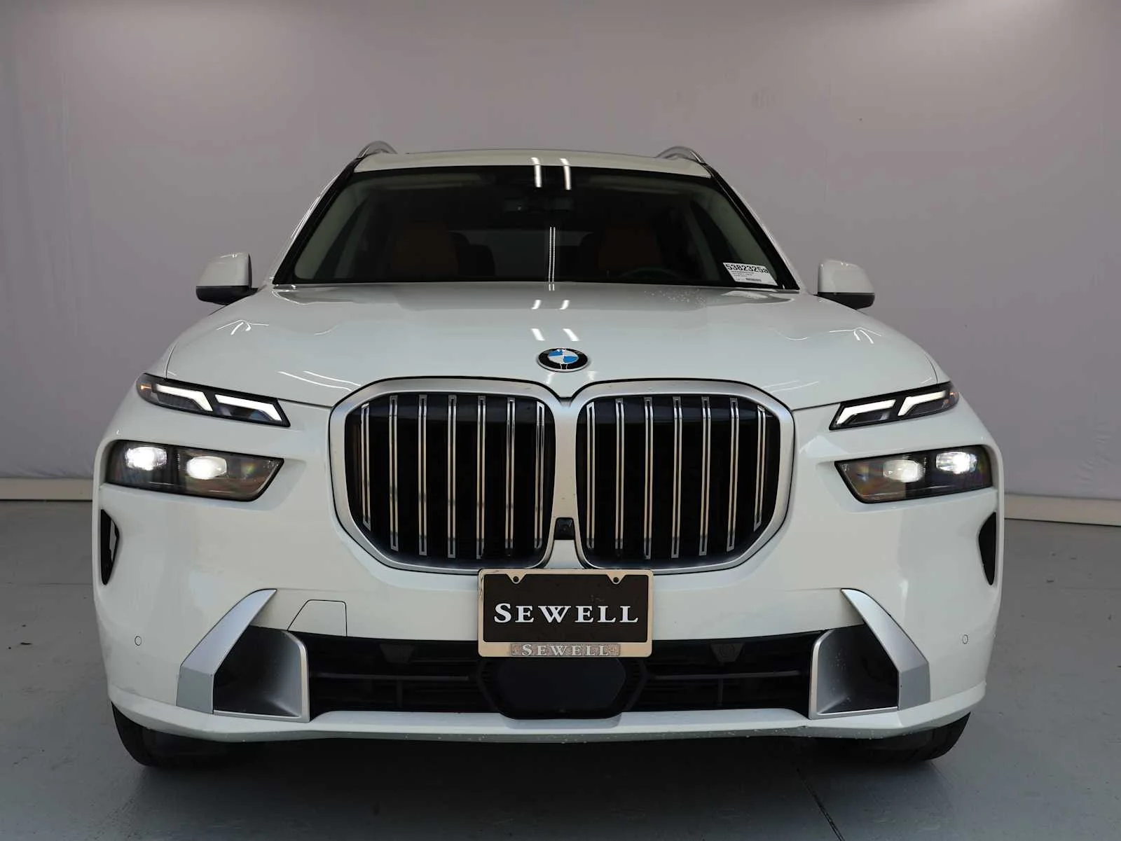 Certified Used 2024 Alpine White BMW xDrive40i image 2