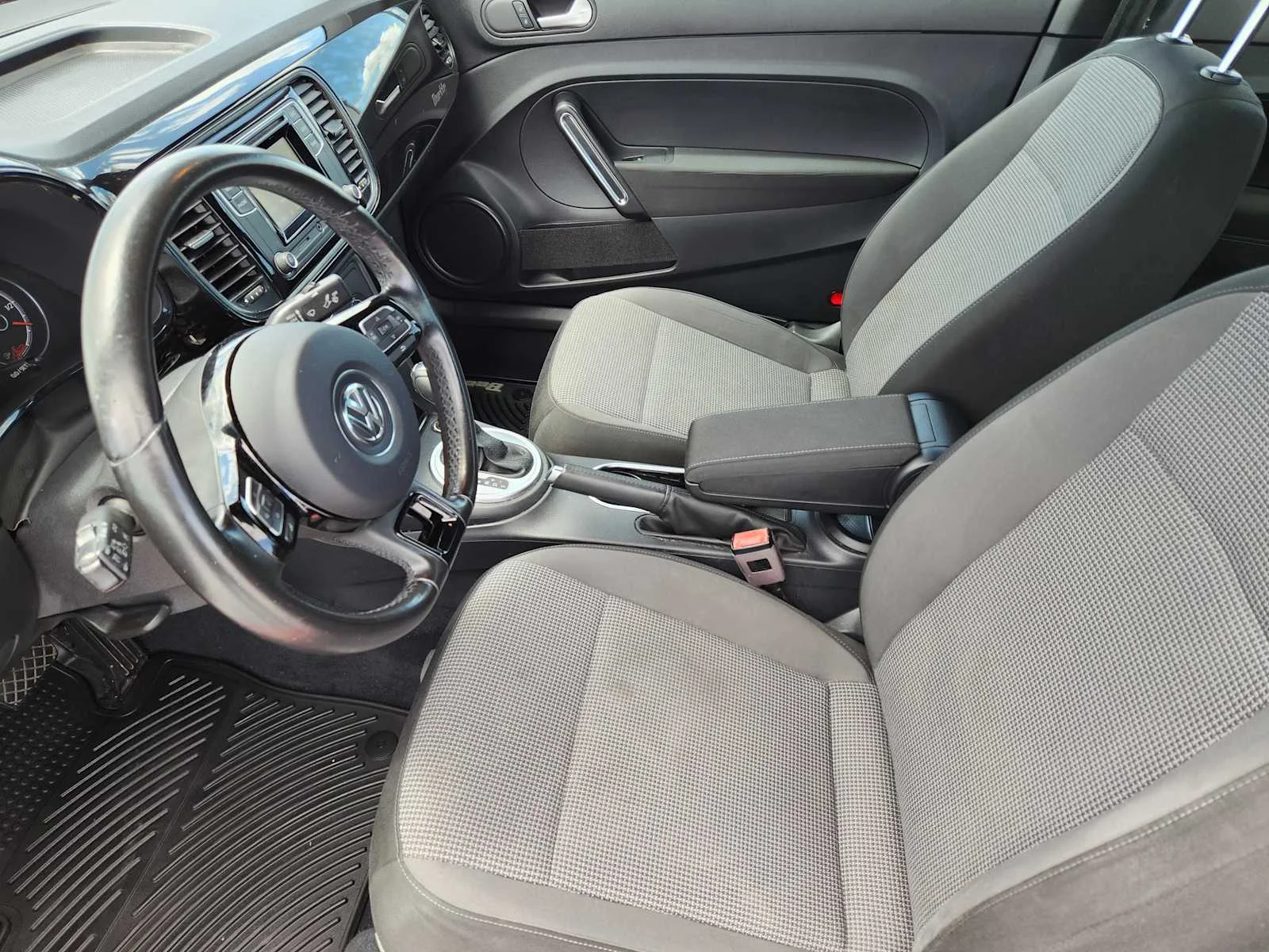 Used 2018 Habanero Orange Metallic Volkswagen S image 12