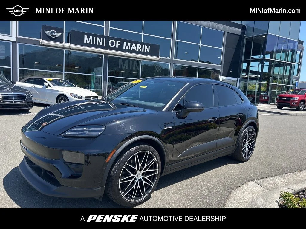 2025 Porsche Macan Macan Electric's photo