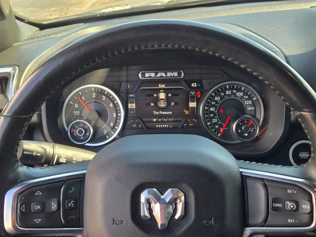 Used 2024 Silver Ram Laramie image 33