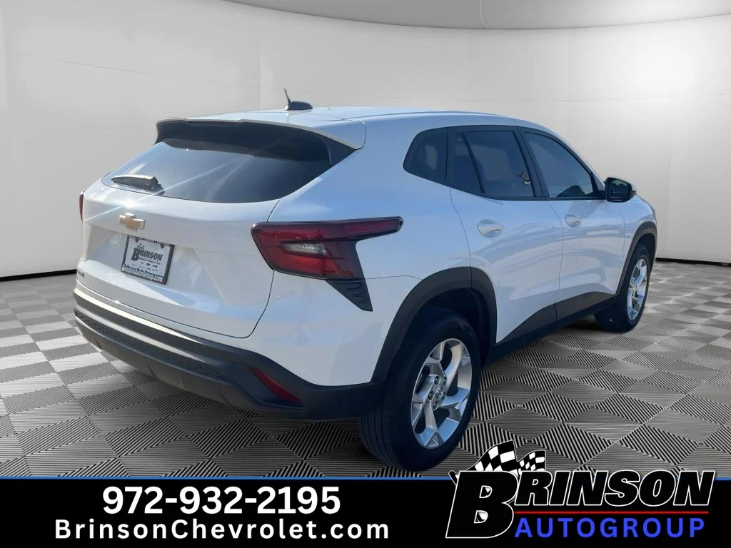 Used 2025 Summit White Chevrolet LS image 6
