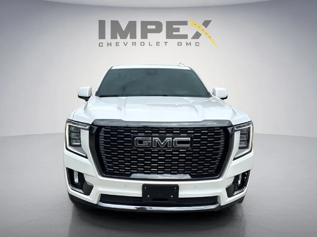 Used 2023 White Frost Tricoat GMC Denali Ultimate image 8