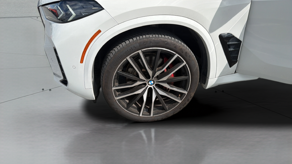 Used 2024 Alpine White BMW sDrive40i image 14