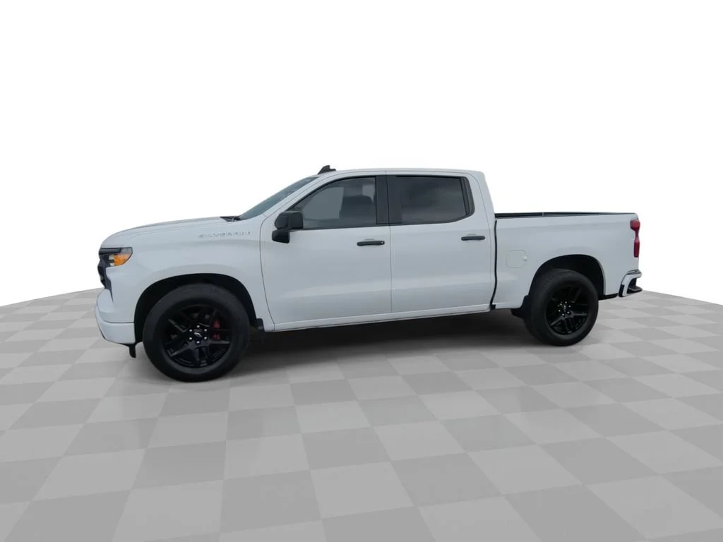 Certified Used 2022 Summit White Chevrolet Custom image 4