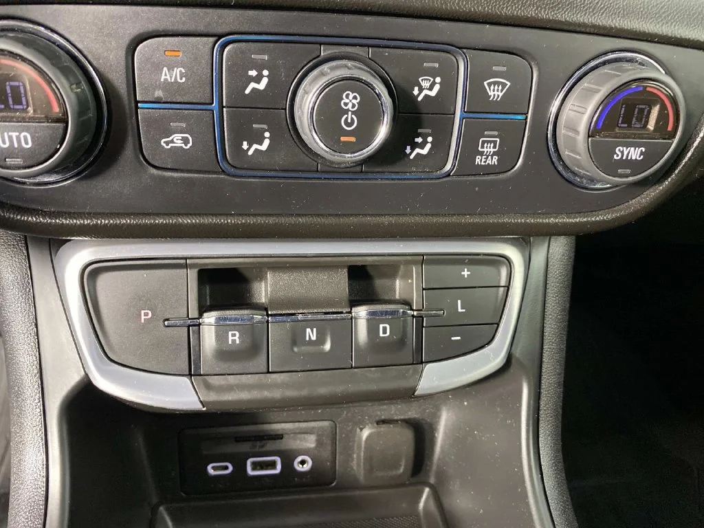 Used 2022 Quicksilver Metallic GMC SLT image 22