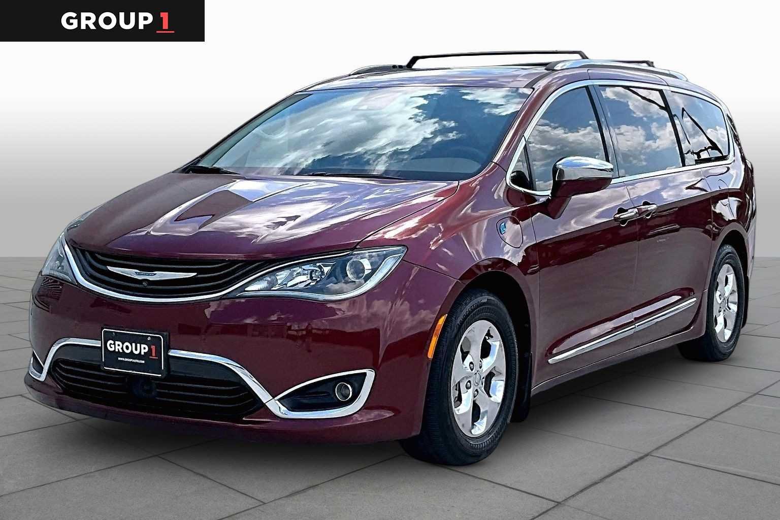 2018 Chrysler Pacifica Hybrid Limited's photo