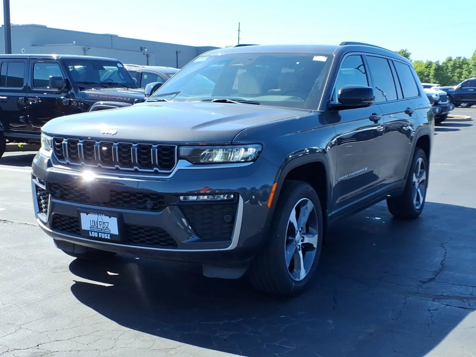 New 2026 Baltic Gray Metallic Clear-Coat Exterior Paint Jeep Limited image 2