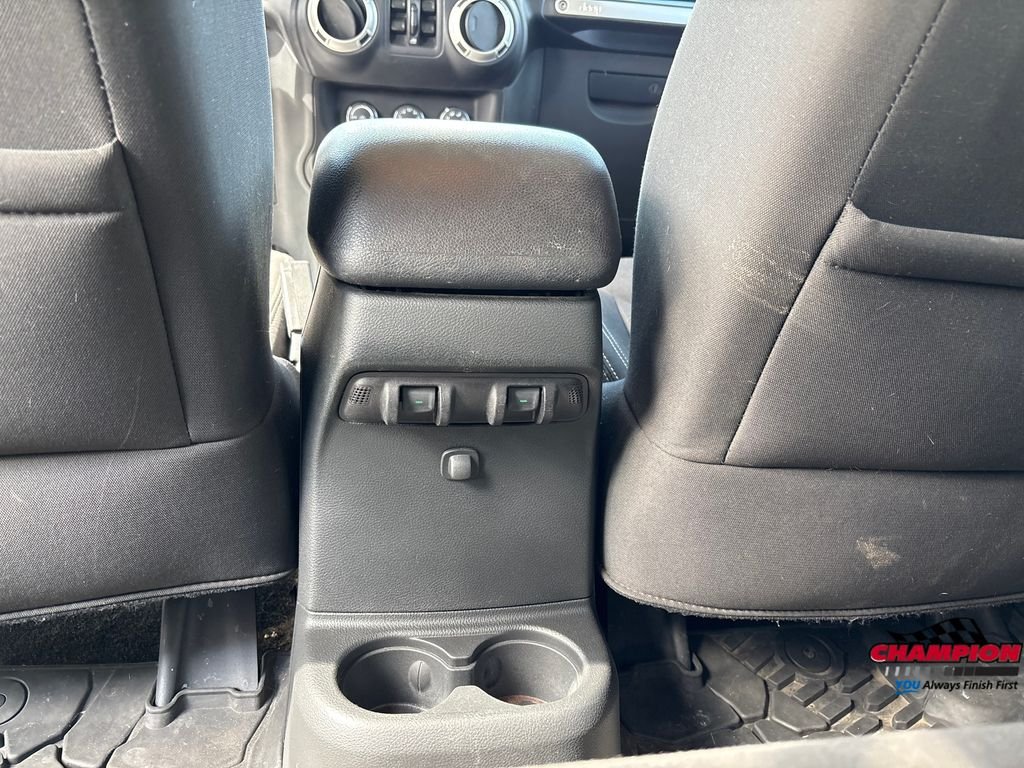 Used 2018  Jeep Unlimited Sahara image 24