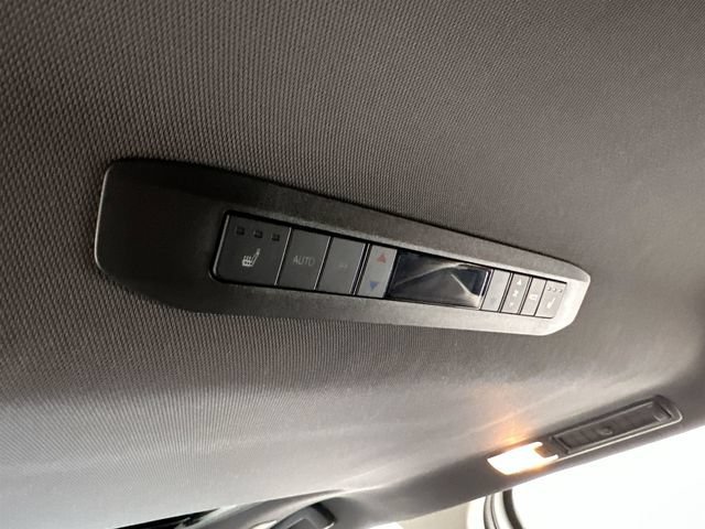 2024 Toyota Sienna Platinum - Photo 19