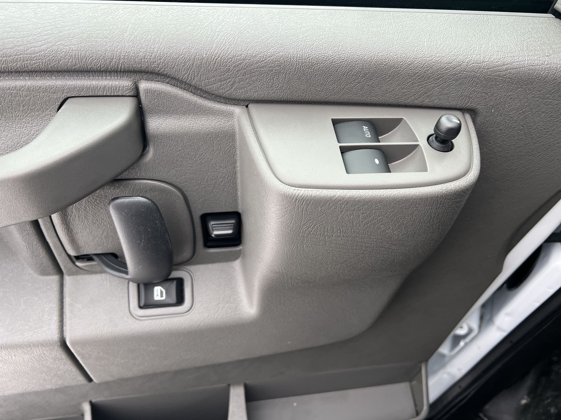 2025 Chevrolet Express Cargo Work Van - Photo 34