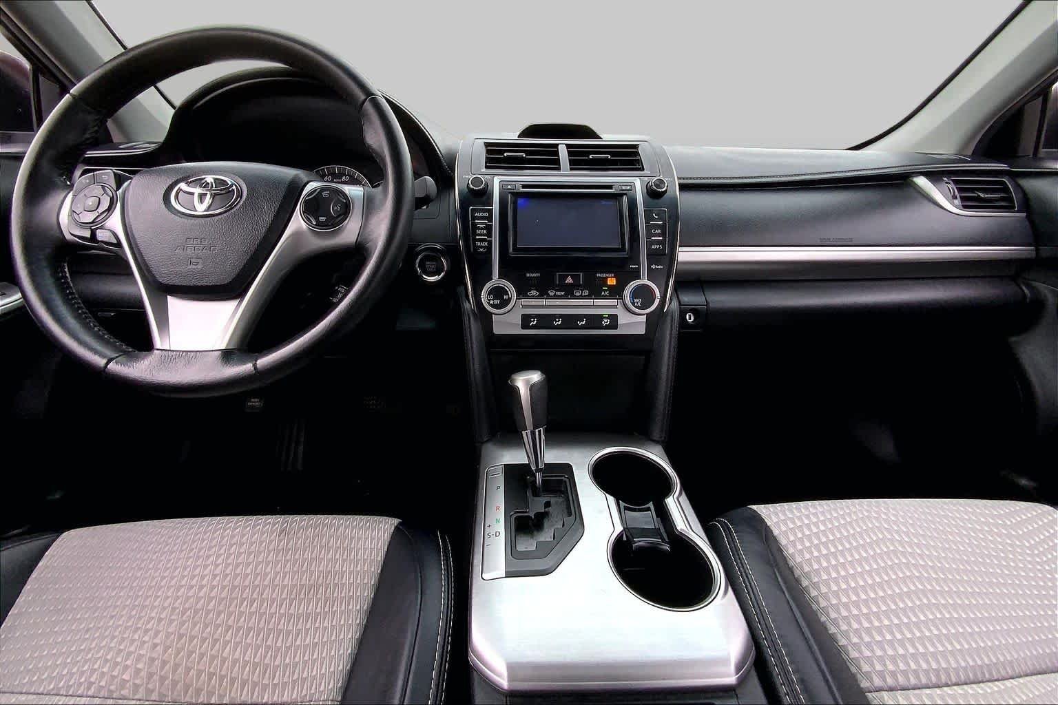 Used 2014 Barcelona Red Metallic Toyota SE image 15