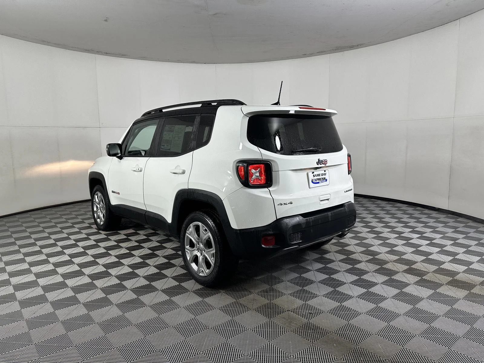 Used 2020 Alpine White Clearcoat Jeep Limited image 11