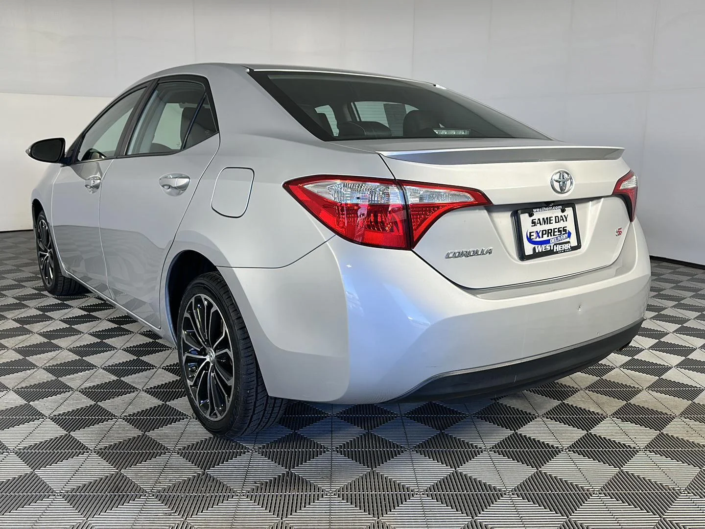 Used 2015 Classic Silver Metallic Toyota S Plus image 5