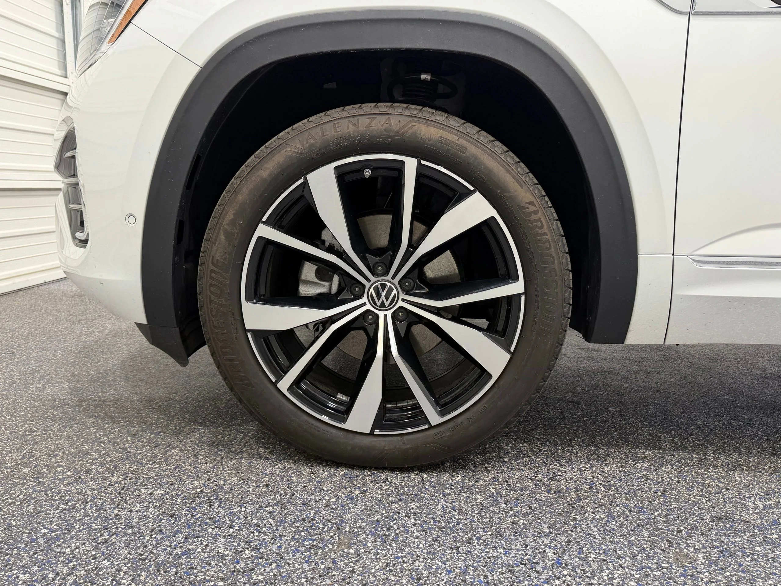 2025 Volkswagen Atlas SEL Premium R-Line - Photo 11