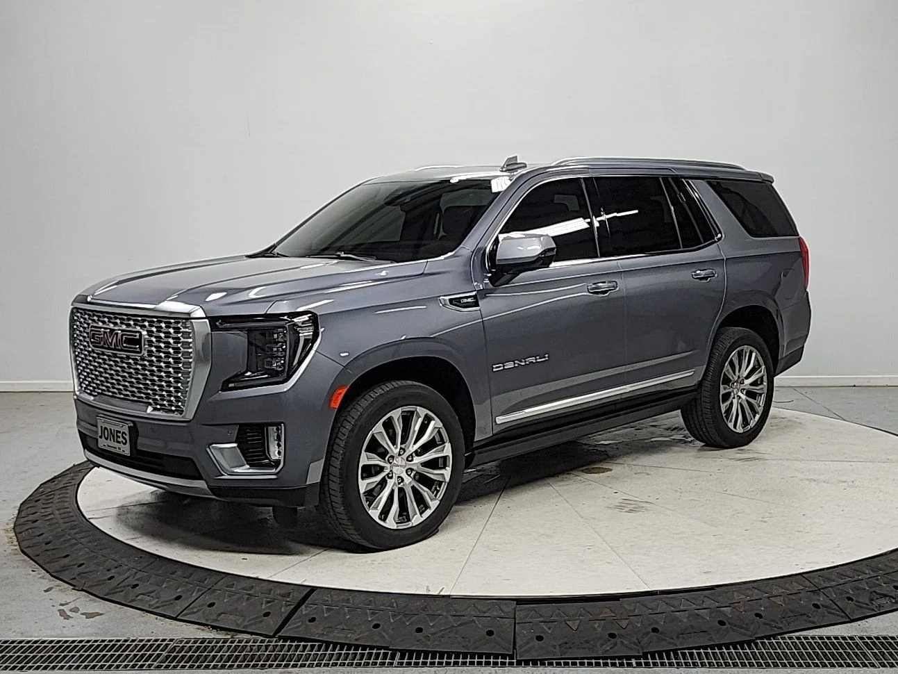 Used 2021 Gray GMC Denali image 3